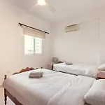 Spacious דירה