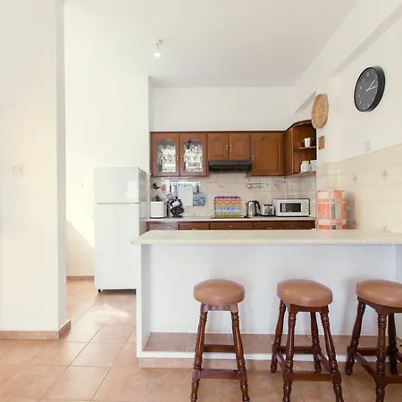 Spacious Apartment *